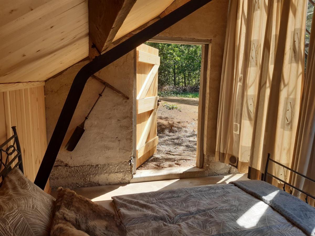 Natuurslaapkamer De Zaadeest Boskamer Lomm Ngoại thất bức ảnh